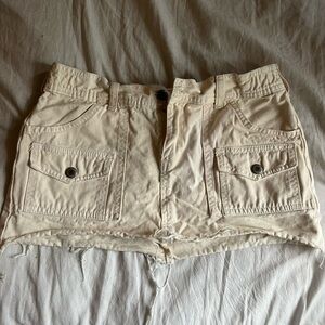 Brandy Melville Cream Mini Cargo Skirt for Casual Wear